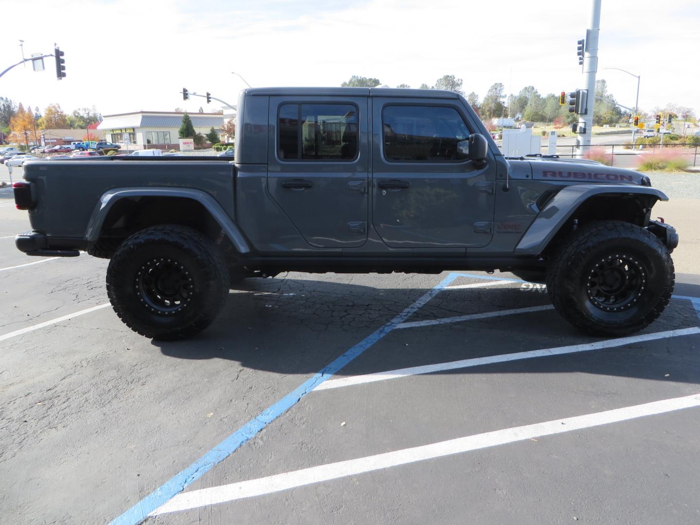 2020 Jeep Gladiator Rubicon (1C6JJTBG1LL) with an 3.6L V6 DOHC 24V engine, automatic transmission, located at 2630 Grass Valley Highway, Auburn, CA, 95603, (530) 508-5100, 38.937893, -121.095482 - Loaded Rubicon Gladiator with all of the goods. 3" JKS suspension, Fox Shocks, 37" Toyo tires, !7" Method wheels, American Adventure lab inner fender liners and slim line fender kits. - Photo#3